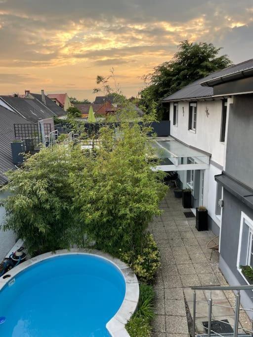 Outlet Center House, Pool-Jacuzzi-Garden-Sundeck Villa Parndorf Ngoại thất bức ảnh